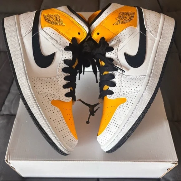 Nike Air Jordan 1 Mid Perforated University Gold - Picture 2 of 9